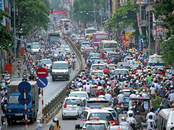 Hanoi hopes that change of office and school timings will greatly reduce traffic jams (Photo: SGTT) Hanoi hopes that change of office and school timings will greatly reduce traffic jams (Photo: SGTT)